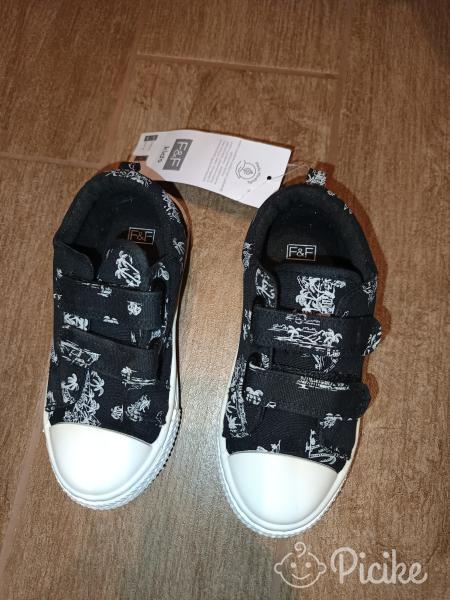 Új! 28-as F&F cipő
