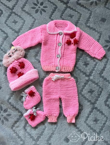 Kötött babaruha szett