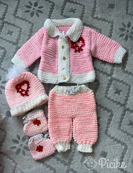 Kötött babaruha szett