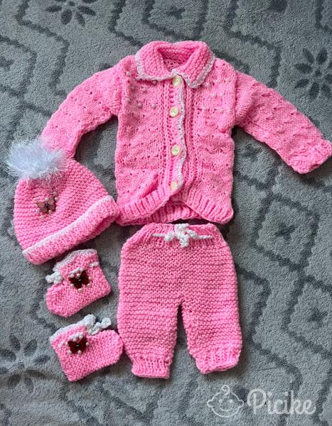 Kötött babaruha szett