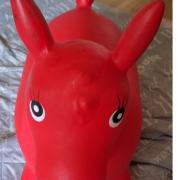 Piros felfújható ugrálógumi - állat figura